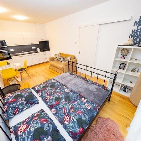 Lovely Studio Apartment, Free Parking 1,55 Hight براغ المظهر الخارجي الصورة