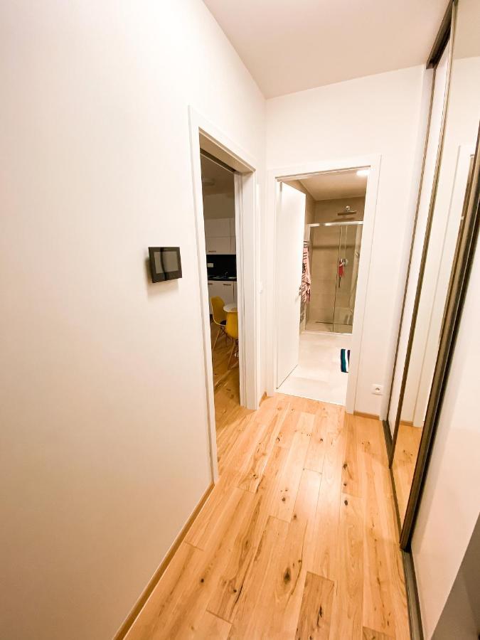 Lovely Studio Apartment, Free Parking 1,55 Hight براغ المظهر الخارجي الصورة