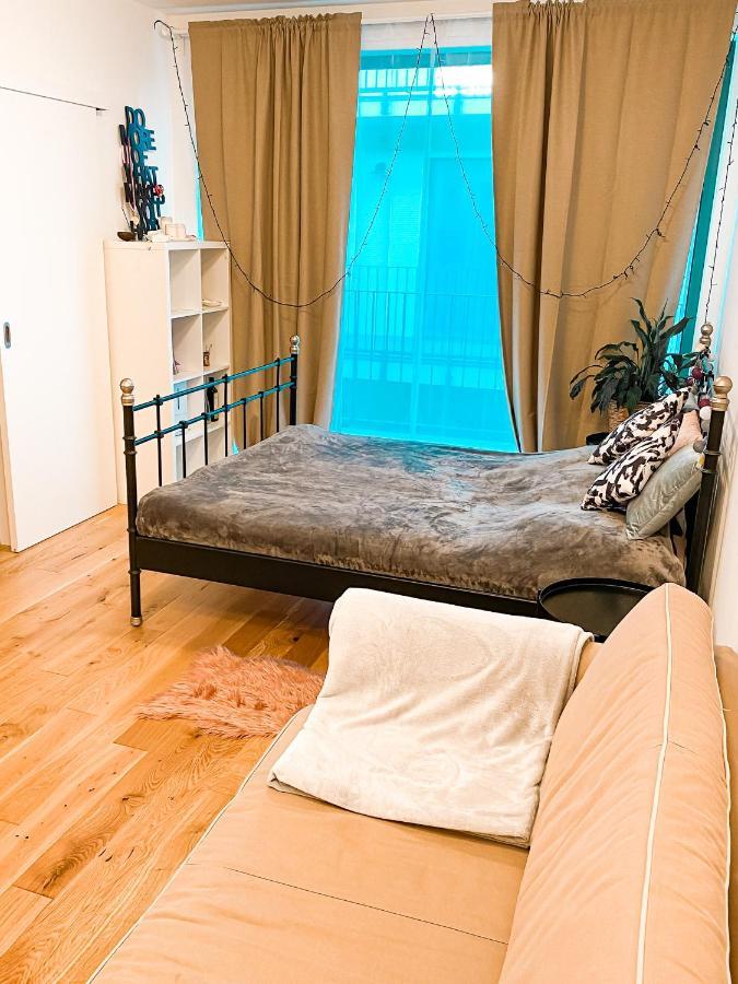 Lovely Studio Apartment, Free Parking 1,55 Hight براغ المظهر الخارجي الصورة