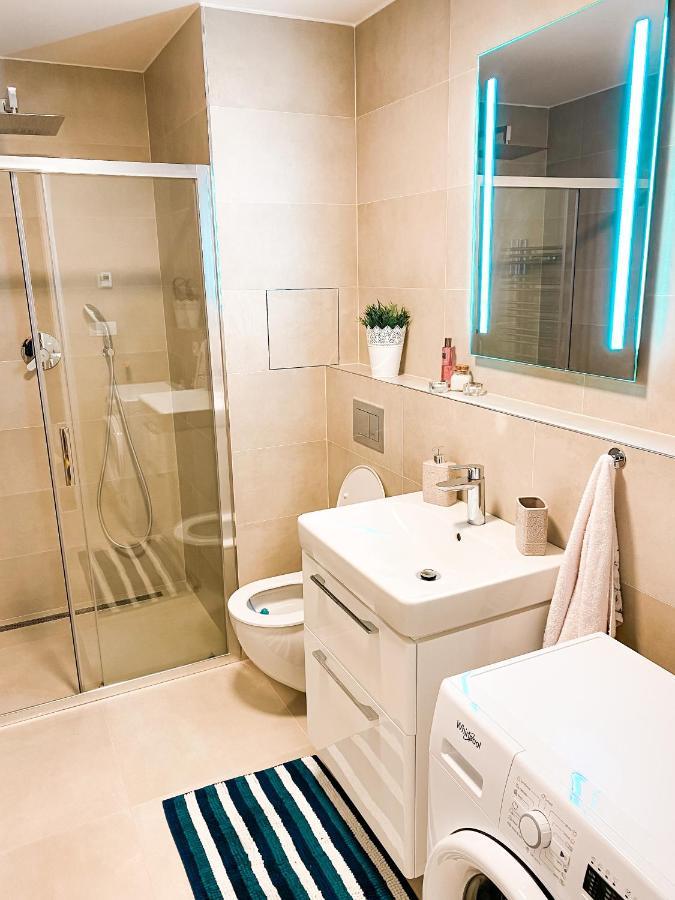 Lovely Studio Apartment, Free Parking 1,55 Hight براغ المظهر الخارجي الصورة