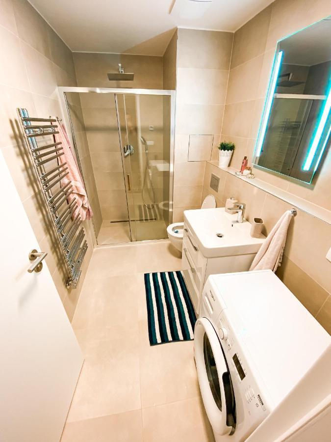 Lovely Studio Apartment, Free Parking 1,55 Hight براغ المظهر الخارجي الصورة