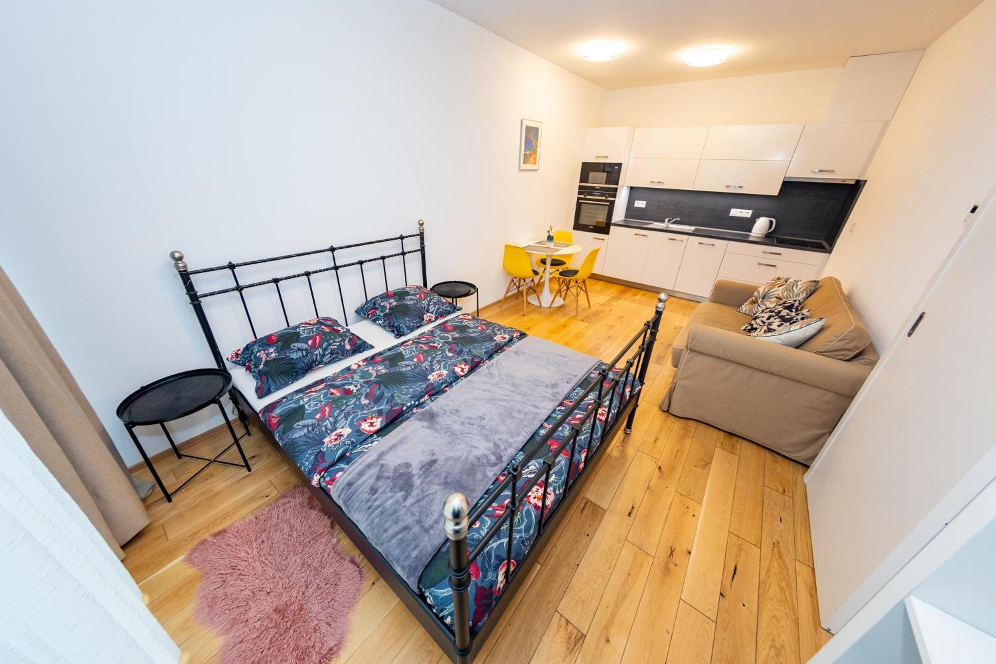 Lovely Studio Apartment, Free Parking 1,55 Hight براغ المظهر الخارجي الصورة
