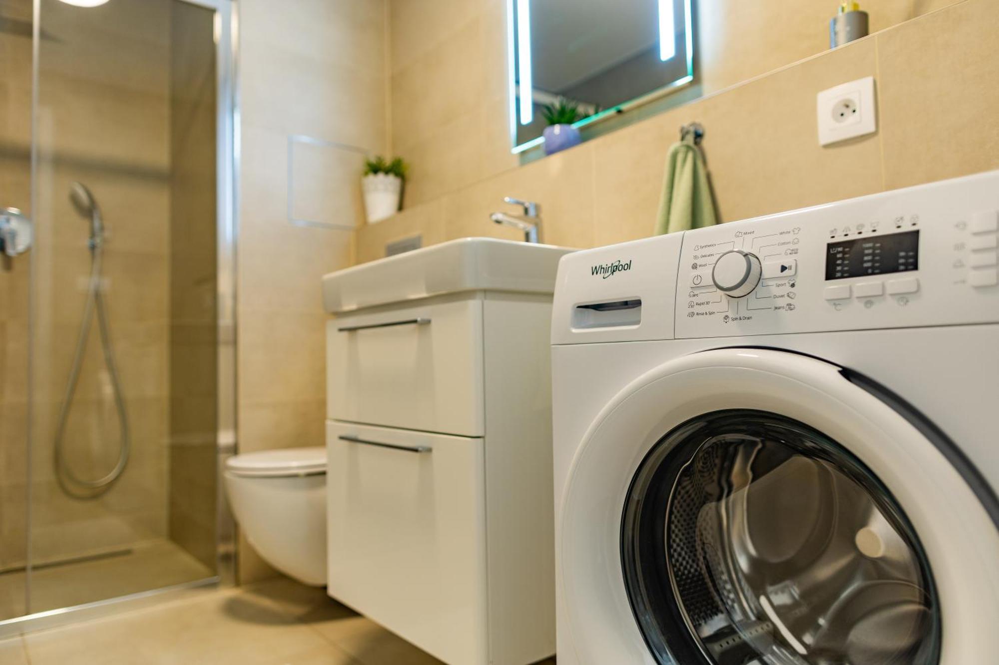 Lovely Studio Apartment, Free Parking 1,55 Hight براغ المظهر الخارجي الصورة